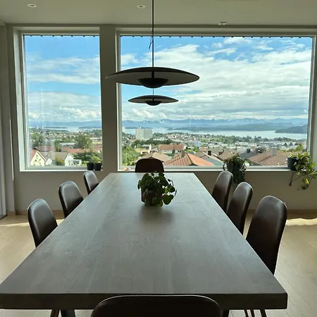 Вилла Luxury Stunning View - Ons Ставангер